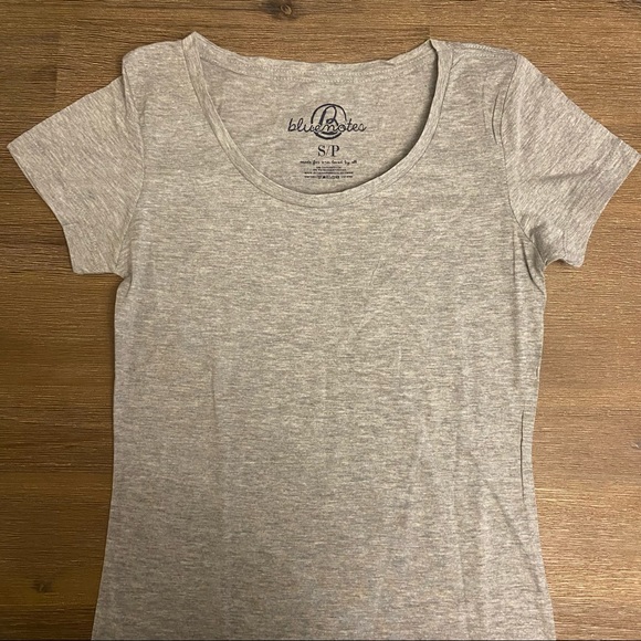 Bundle of 4 grey t-shirts - Picture 2 of 4